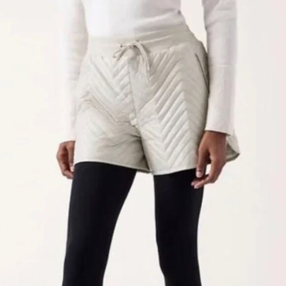 NWT Athleta Apres Ski tan beige cream quilted shorts, 16 - Picture 1 of 14